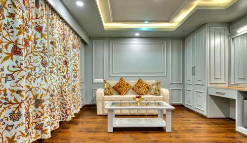 Suite with Mountain View