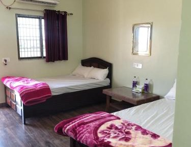 Deluxe Double Room (2 Adults + 1 Child)