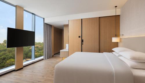 Junior King Suite with City View (Happy hours with 1+1 alcohol from 4 pm - 6:30 pm)