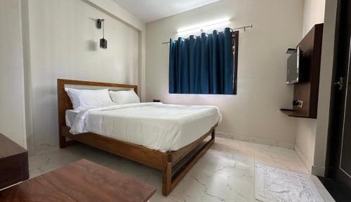 Deluxe Double Room (2 Adults + 1 Child)