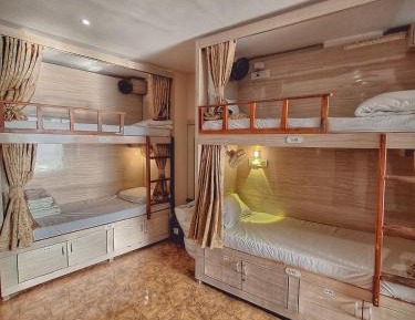 Single Bed in Male Dormitory Room with Shared Bathroom