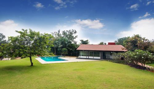 Villa with Garden View