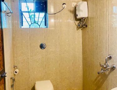 Deluxe One-Bedroom Apartment