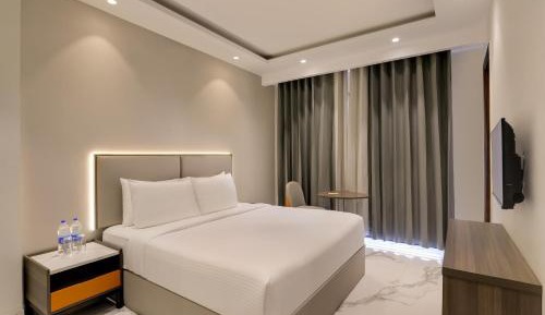 Deluxe King Room with Balcony