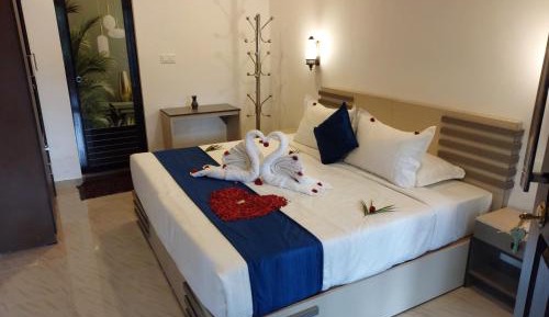Deluxe Double Room (2 Adults + 1 Child)