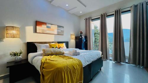 Studio with Balcony