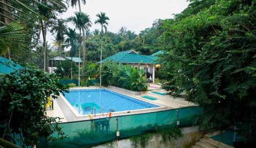 Deluxe Double Room (2 Adults + 1 Child)