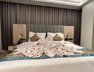Deluxe Suite with Spa Bath