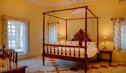 Deluxe Double or Twin Room: 15% off on Food, 10 % off on Laundry Service