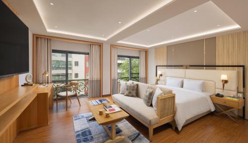 Deluxe Queen Room