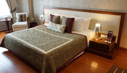 Deluxe Suite with Balcony, Complimentary INR 750 Hotel Credit redeemable on Spa  