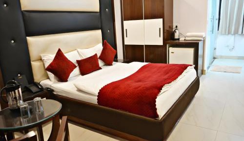 Deluxe Double Room (2 Adults + 1 Child)