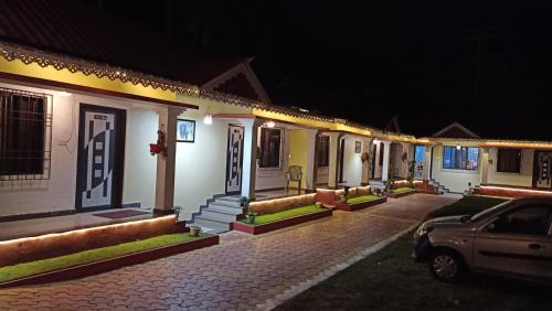 Deluxe Double Room (2 Adults + 1 Child)