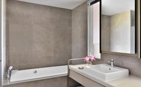 Executive Suite, 1 Bedroom Suite, 1 King, City View, Executive Lounge Access, 2 pieces laundry per day