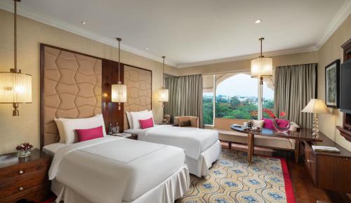 Deluxe Room City View Twin Bed