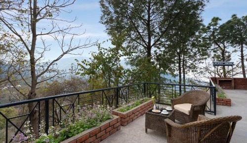 Superior Cottage with Hill View