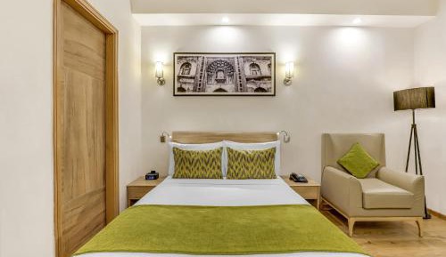 Business Room with Enjoy Happy Hours with 1+1 offer,15% Discount on F&B, Early Check In & Late Check out subject to availability, 02 pcs Laundry and complimentary 2 Pint of Beer   