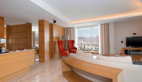 Chairman Suite with Lounge Access