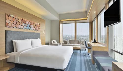 1 King Bed, City View, Studio:  20% discount on F&B and SPA