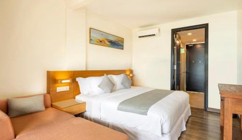 Deluxe Room - Partial Seaview