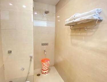 Family 4 Bed Room(Free Banganga Drop)