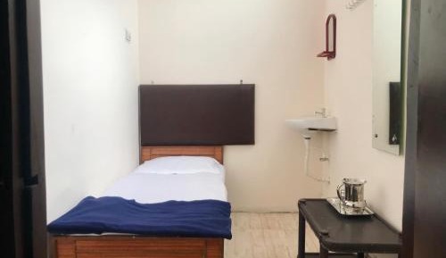 Single Room with Shared Bathroom