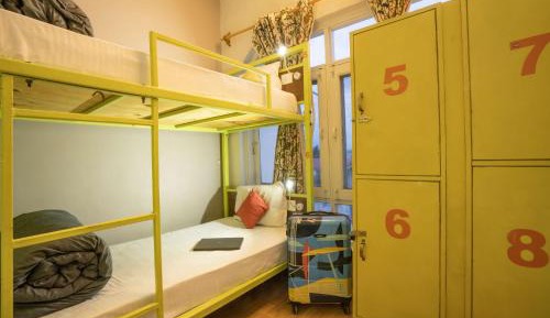 Bed in Deluxe 8-Bed Mixed Dormitory Room