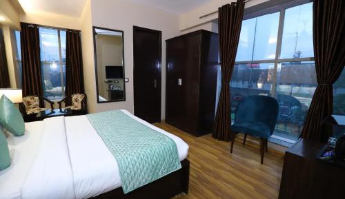 Queen Room with Balcony