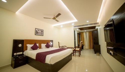 Deluxe Room (2 Adults + 1 Child)