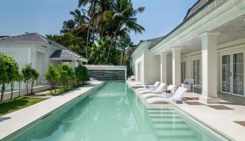 Deluxe Pool access room