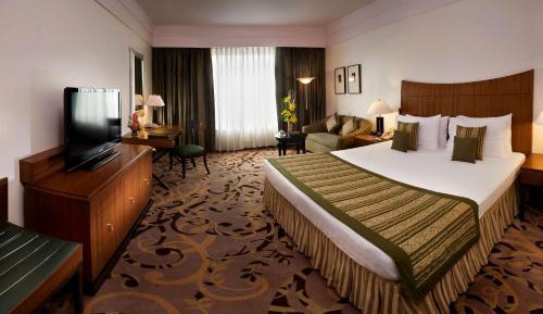 Deluxe Room with HI-Tea with cookies, 4–6 PM at SXVIII, 1+1 on select drinks, 6:30–8:30 PM @Links, 15% off on Food & Soft beverages