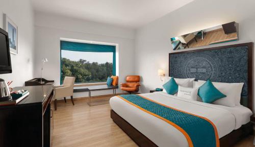 Deluxe room  - 1 King Bed - Garden View with Happy Hours-1+1 offer on Alcoholic Beverages, 15% Off on Laundry service, Complimentary In-Room Refreshments featuring Cookie Platter , 15% off on Food & Beverage services