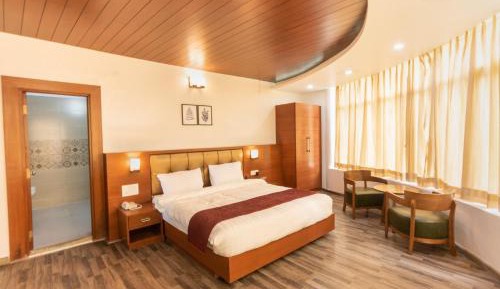 Suite with Mountain View