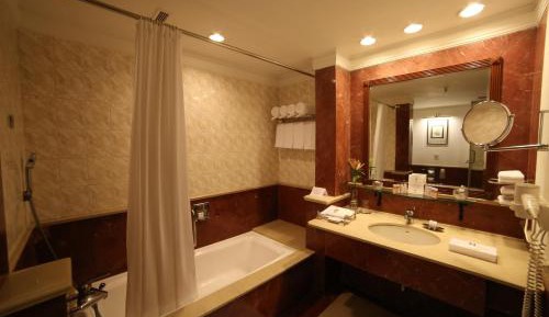 Executive Suite with 10% on food and beverages | 15% off on spa and salon services