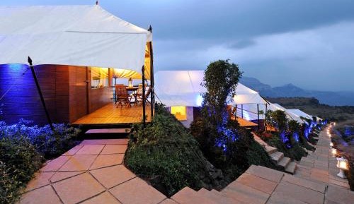 Camp Della Resort King Bed 