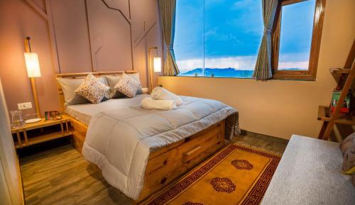 Deluxe Room (with mountain view)