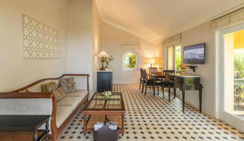 Luxury Goan Villa Sea View - King Bed Complimentary cocktail Hours from 6pm-8pm at Designated Venue