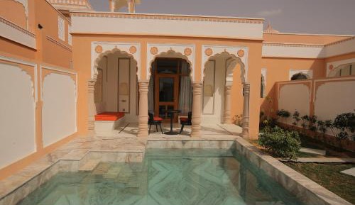  Royal Villa Suite with Private Pool : Welcome drink on arrival, 2 pints of Kingfisher lager beer, One child up to 10 years complimentary without extra bed,20% discount on all resort services,Complimentary Mini Bar