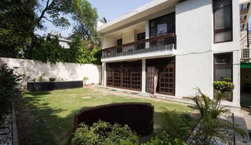 Villa with Garden View