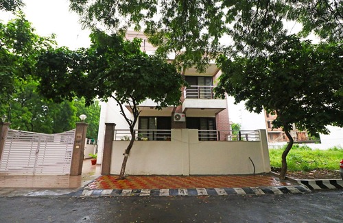 Sector 40 Hotel | OYO 18685 Shweta Inn