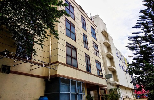 Ejipura Hotel | OYO 539 Hotel Pearl Inn