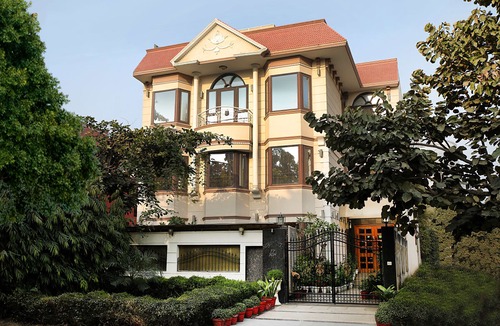 DLF City Hotel | Ahuja Residency Cyber City 2