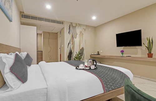 Miyapur Hotel | Townhouse 1010 The Fern Suites