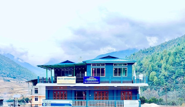 Spacious 8-bedroom hotel in Dirang with Wi-Fi access and Parking space available