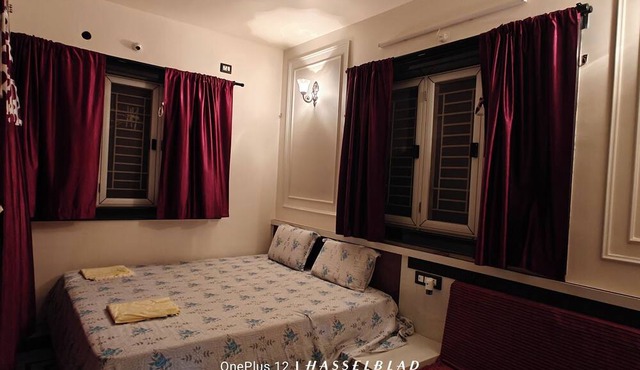 Premium Room w/Private Bath and Wi-Fi, Hyd
