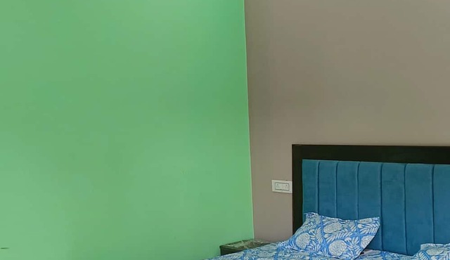 Peaceful 6-bedroom apartment with AC in Varanasi near Stadium & Near Airport